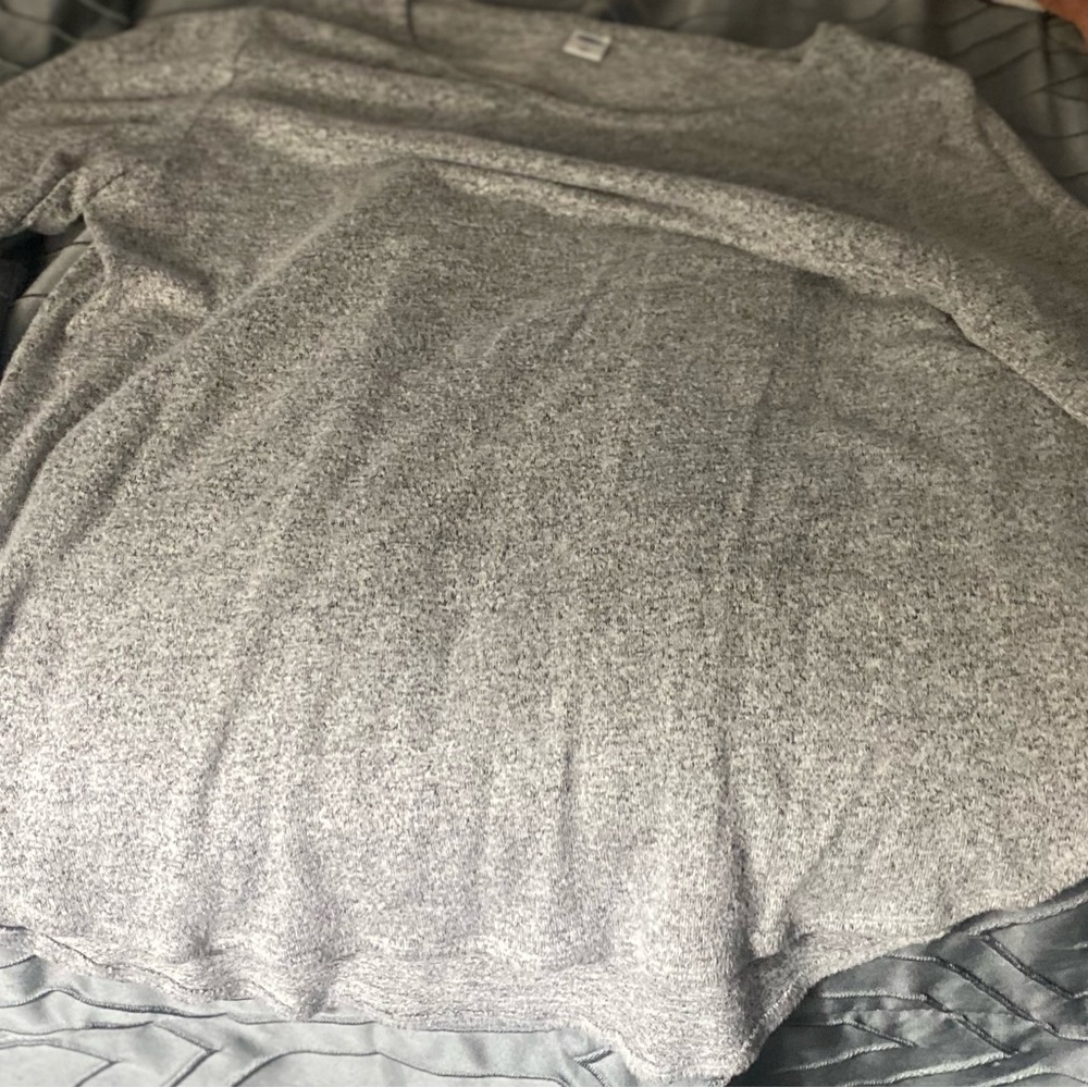 A crop long sleeve shirt